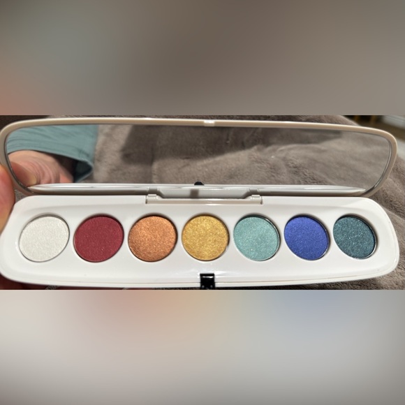 Marc Jacob’s eye shadow pallet- new. Unused, needs to go!!!! - Picture 6 of 7